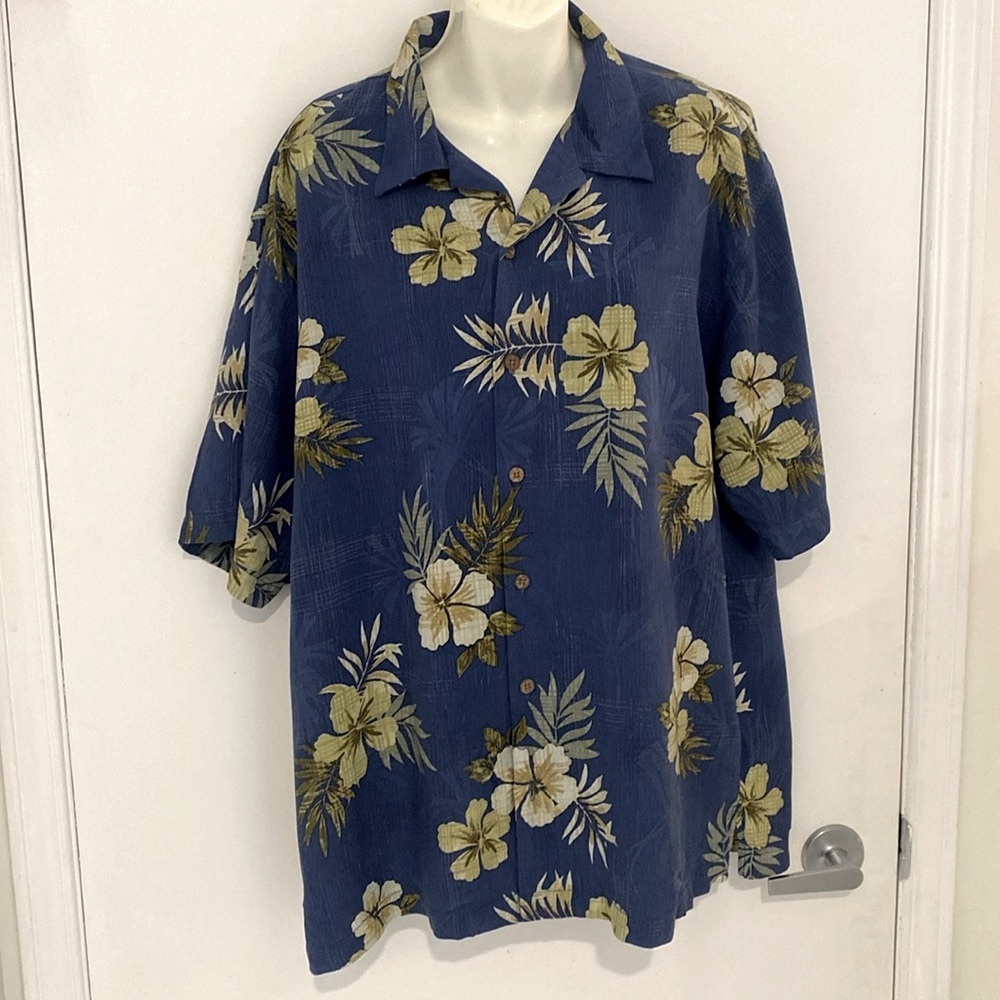 100% SILK Tommy Bahama Hawaiian Short sleeved Floral Button down Shirt Sze Large